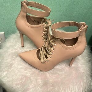 Ann Michelle pointed laced heels blush pink size 7.5